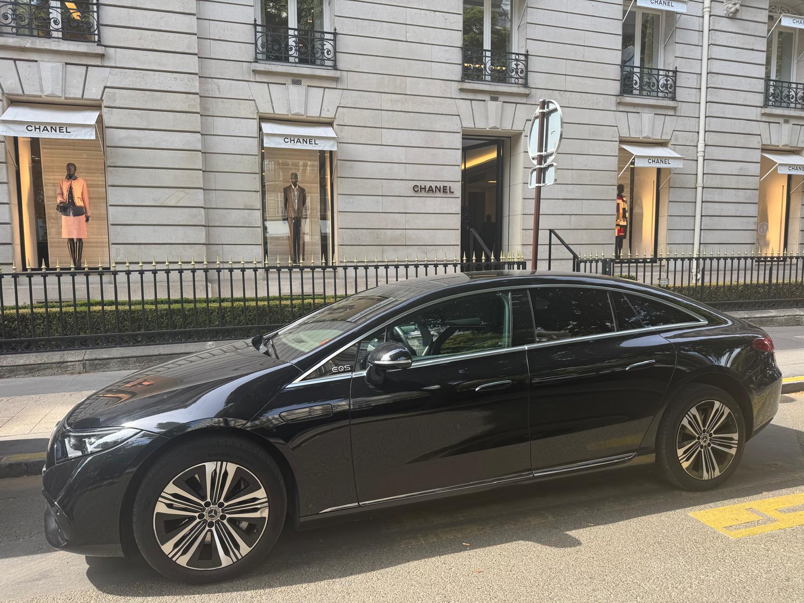 Mercedes EQS, vue extérieure à Paris