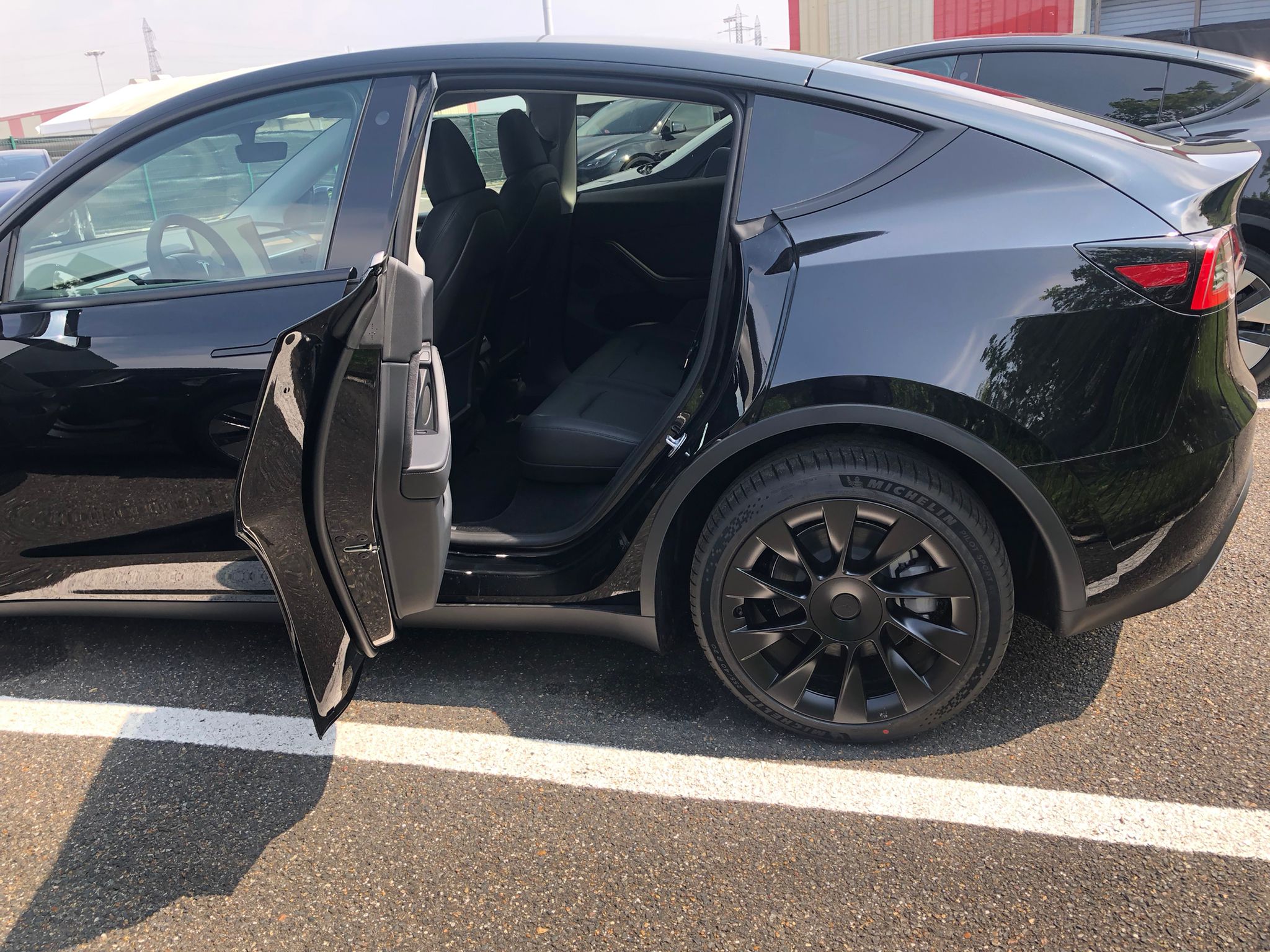 Tesla Model Y, coffre ouvert